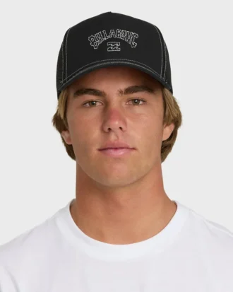 Boné Trucker com pala