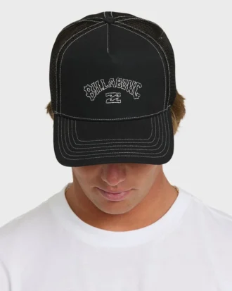 Boné Trucker com pala