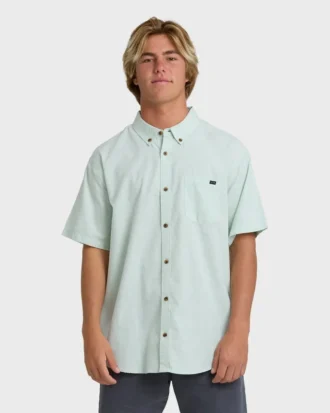 Camisa de manga curta para todo o dia
