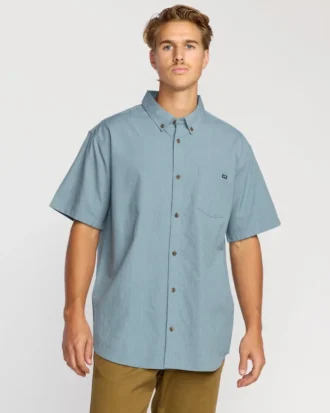 Camisa de manga curta para todo o dia