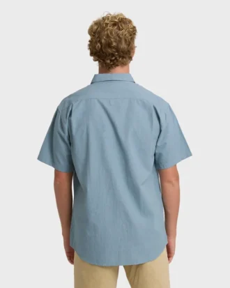Camisa de manga curta para todo o dia