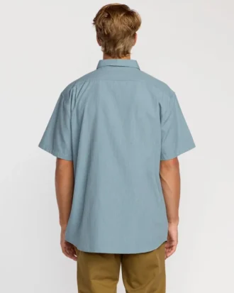 Camisa de manga curta para todo o dia