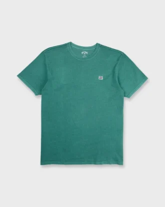 Camiseta Wyatt de manga curta com gola redonda em shorts