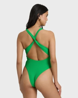 Maiô de uma peça com decote halter da Tanlines