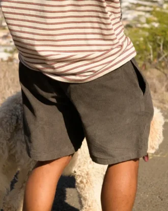 Shorts de veludo cotelê Larry Layback de 48 cm