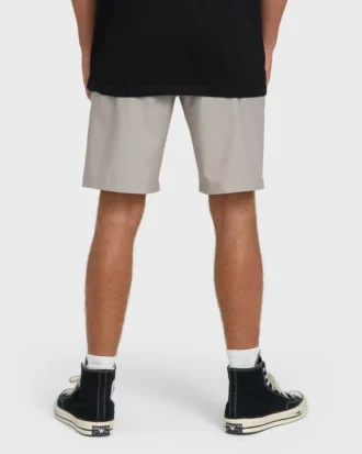 Shorts híbridos Primary Submersible de 19″